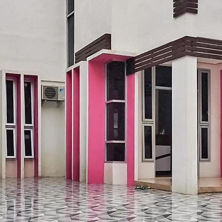 Reddoorz Plus @ Taman Madiun Kültér fotó