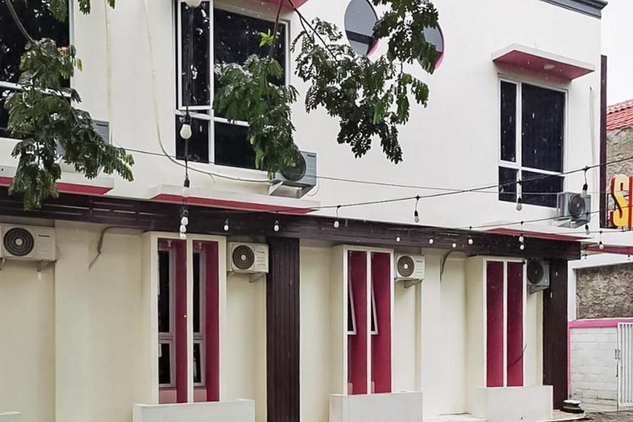 Reddoorz Plus @ Taman Madiun Kültér fotó