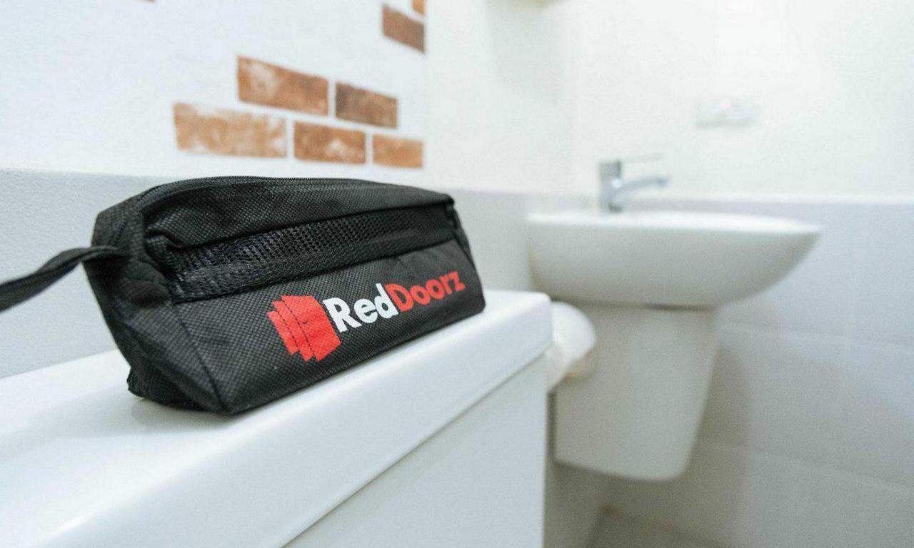 Reddoorz Plus @ Taman Madiun Kültér fotó
