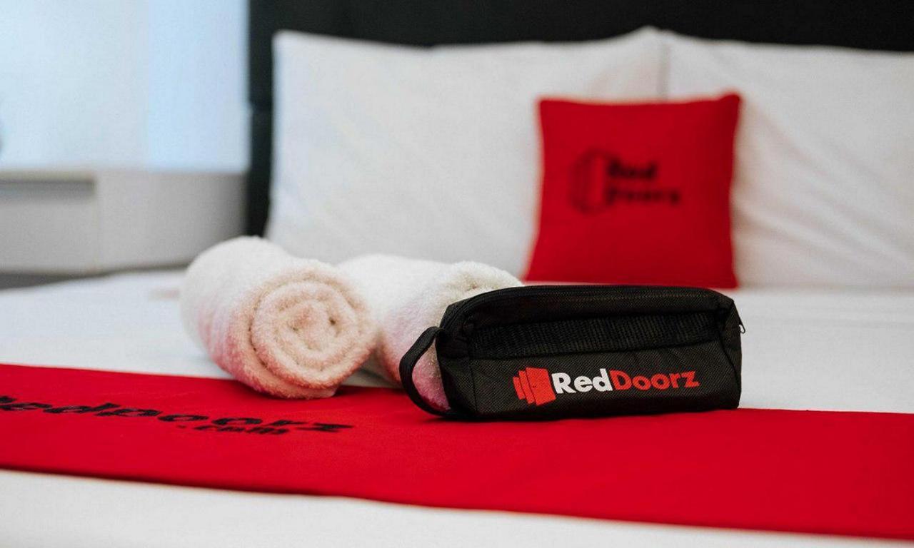Reddoorz Plus @ Taman Madiun Kültér fotó